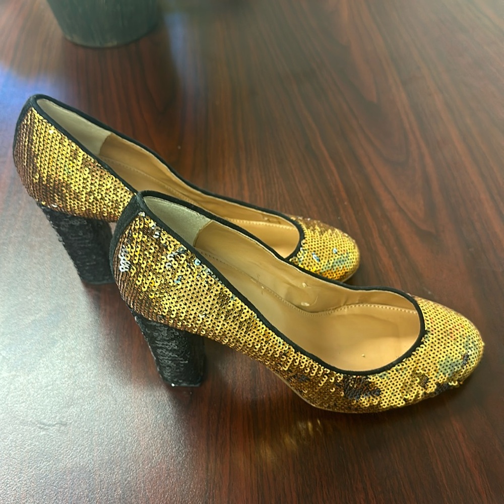 Jcrew Gold and Black Sequins Pumps size 9. Very good condition